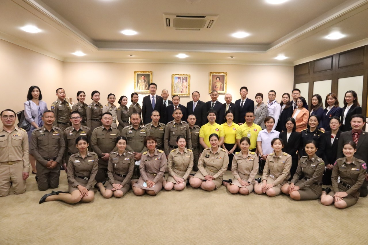 สมาคมฯ นำคณะข้าราชการทุนรุ่นที่ 18 เข้าเยี่ยมคารวะรองนายกรัฐมนตรี